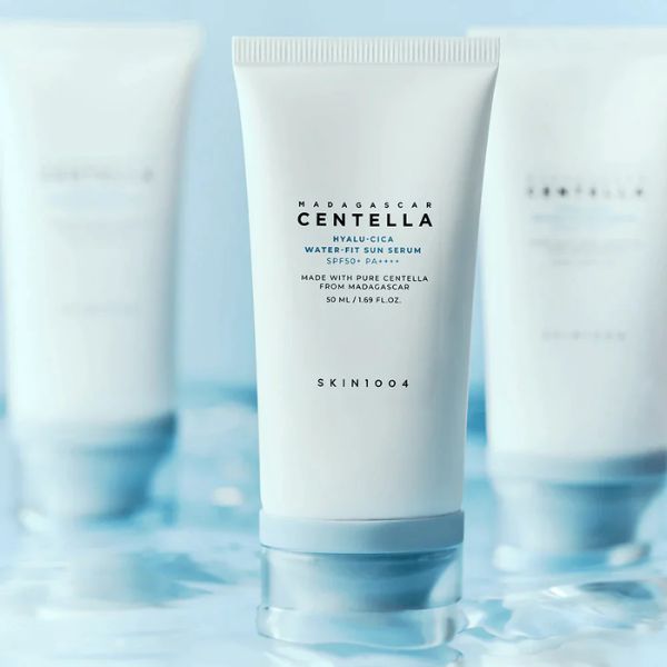 SKIN1004 Madagascar Centella Hyalu-Cica Water-Fit Sun Serum - Imagen 3