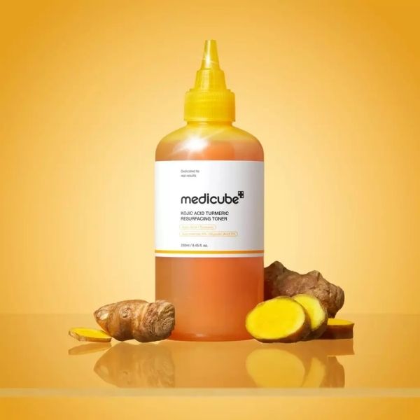 MEDICUBE Kojic Acid Turmeric Rusurfacing Toner 250ml - Imagen 3